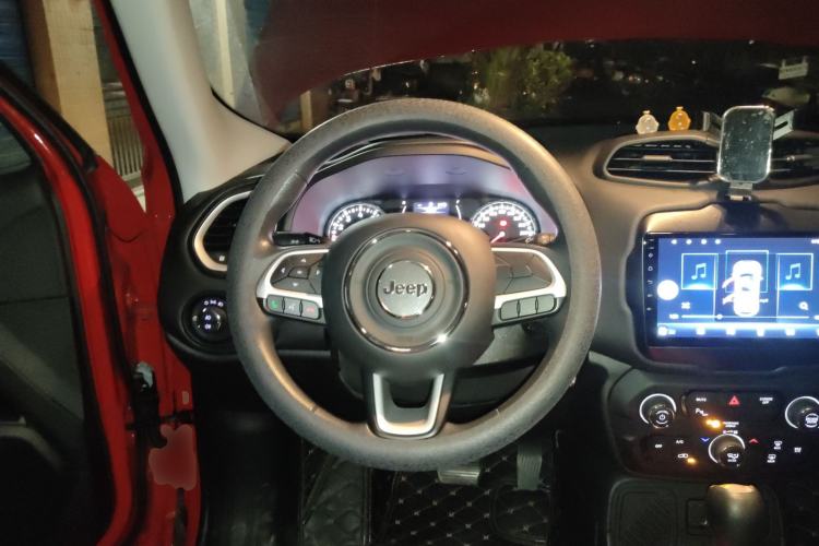 Used Jeep Renegade 2019 220T Automatic Leading Edition Steering Wheel