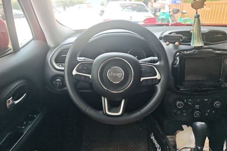 Used Jeep Renegade 2019 220T Automatic Leading Edition Steering Wheel