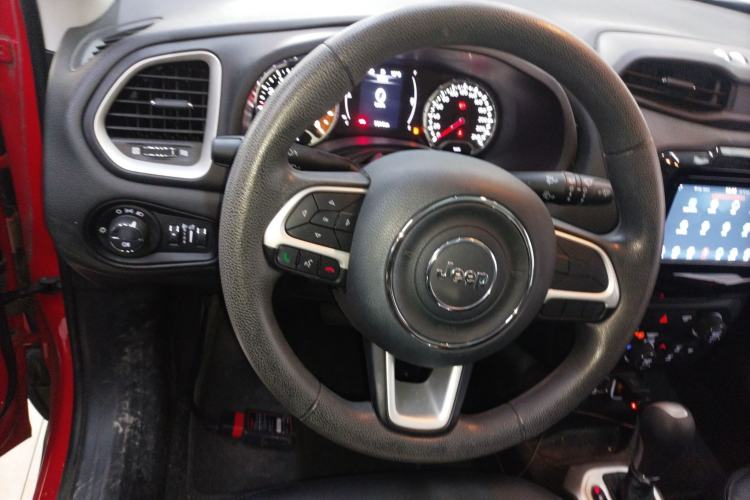 Used Jeep Renegade 2019 220T Automatic Leading Edition Steering Wheel