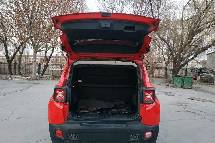 Used Jeep Renegade 2019 220T Automatic Leading Edition Trunk