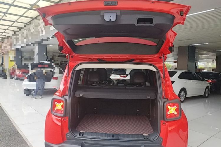 Used Jeep Renegade 2019 220T Automatic Elite Edition Trunk