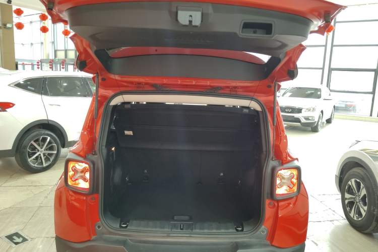 Used Jeep Renegade 2019 220T Automatic Leading Edition Trunk