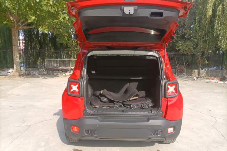 Used Jeep Renegade 2019 220T Automatic Leading Edition Trunk