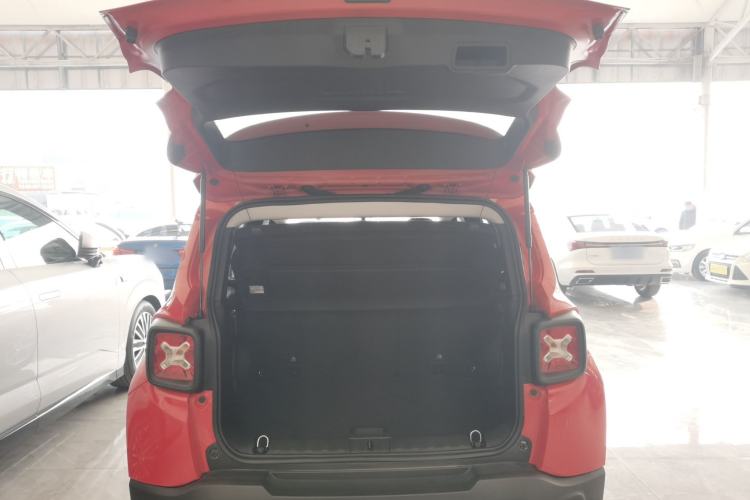 Used Jeep Renegade 2019 220T Automatic Leading Edition Trunk