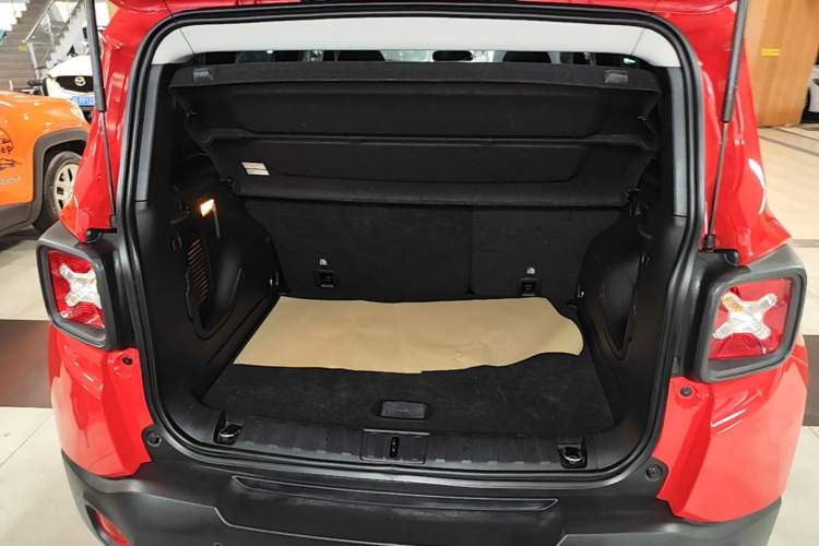 Used Jeep Renegade 2019 220T Automatic Elite Edition Trunk