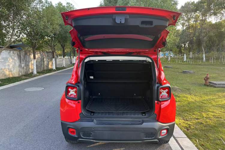 Used Jeep Renegade 2019 220T Automatic Elite Edition Trunk