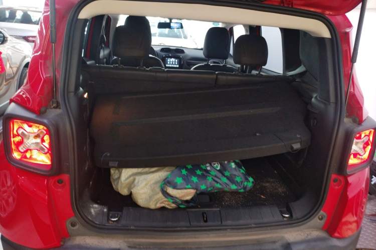 Used Jeep Renegade 2019 220T Automatic Leading Edition Trunk