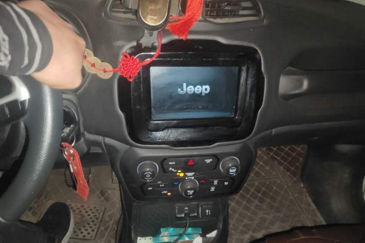 Used Jeep Renegade 2019 220T Automatic Leading Edition Audio And AC Panel