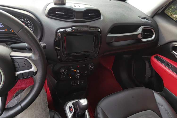 Used Jeep Renegade 2019 220T Automatic Leading Edition Audio And AC Panel