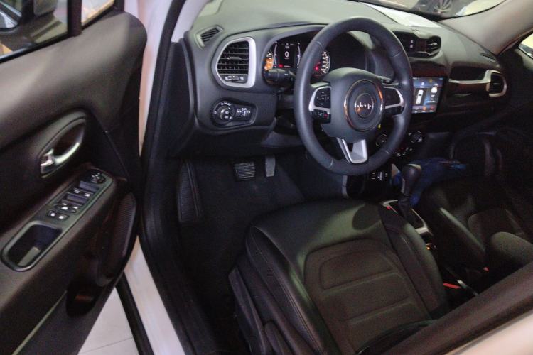 Used Jeep Renegade 2019 220T Automatic Leading Edition Driver Seat