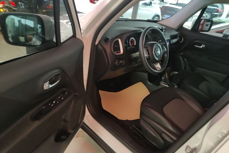 Used Jeep Renegade 2019 220T Automatic Leading Edition Driver Seat