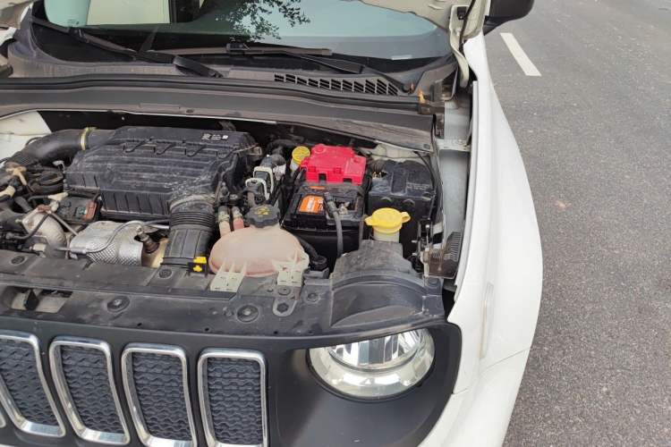 Used Jeep Renegade 2019 220T Automatic Leading Edition Engine Bay Left