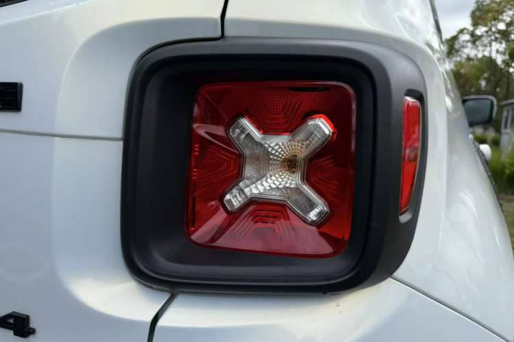 Used Jeep Renegade 2019 220T Automatic Night Eagle Edition Exterior 6