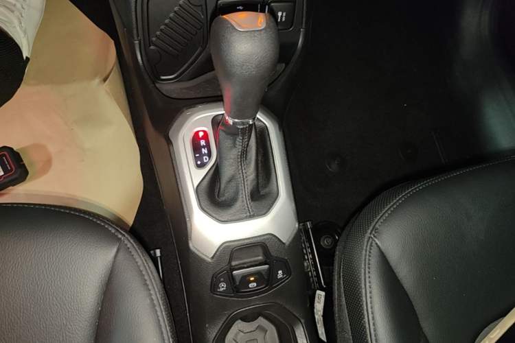 Used Jeep Renegade 2019 220T Automatic Leading Edition Gear Lever