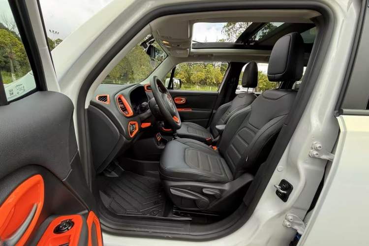 Used Jeep Renegade 2019 220T Automatic Night Eagle Edition Interior 3