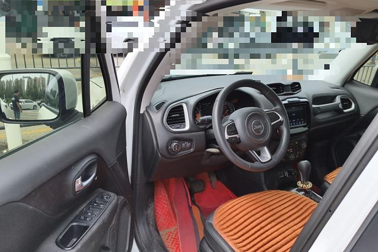 Used Jeep Renegade 2019 220T Automatic Leading Edition Interior 3