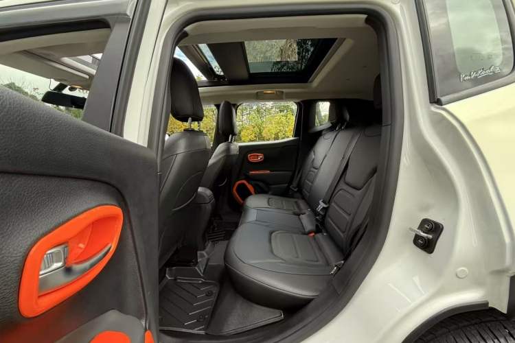 Used Jeep Renegade 2019 220T Automatic Night Eagle Edition Interior 4
