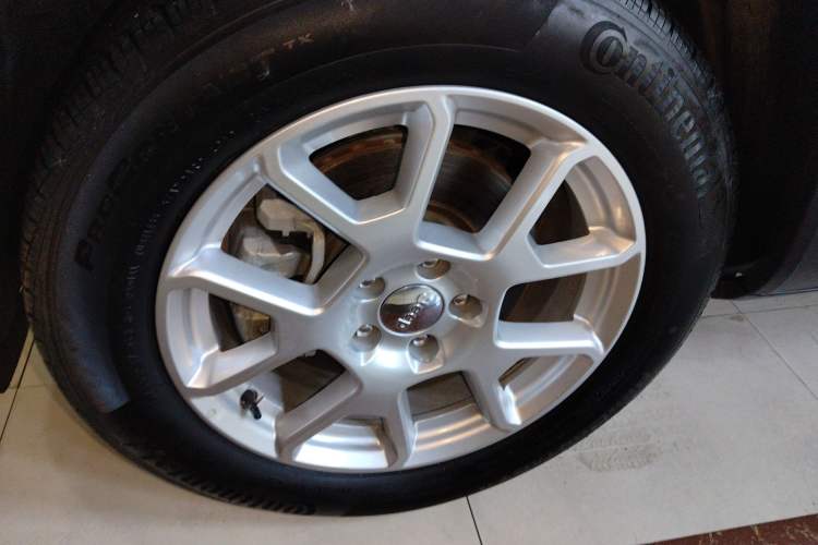 Used Jeep Renegade 2019 220T Automatic Leading Edition Left Front Wheel Hub