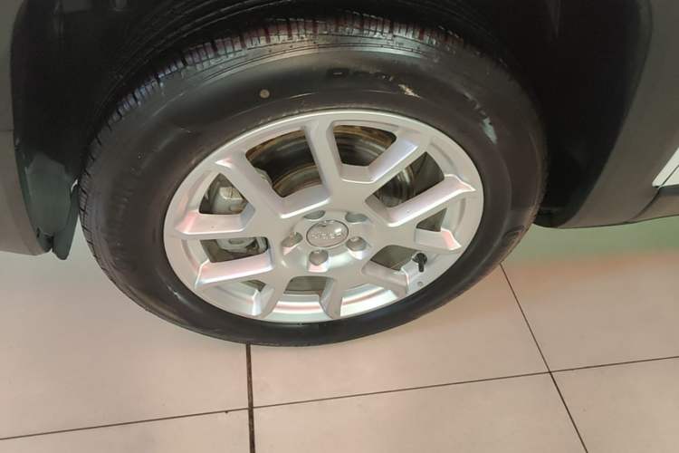 Used Jeep Renegade 2019 220T Automatic Leading Edition Left Front Wheel Hub
