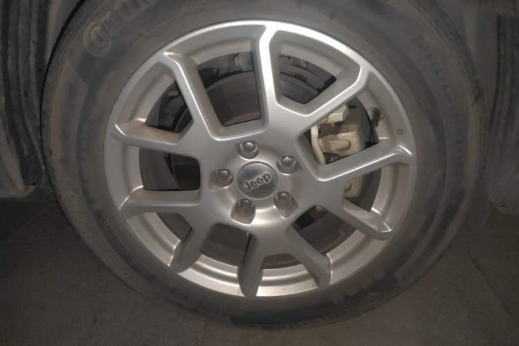 Used Jeep Renegade 2019 220T Automatic Leading Edition Right Front Wheel Hub