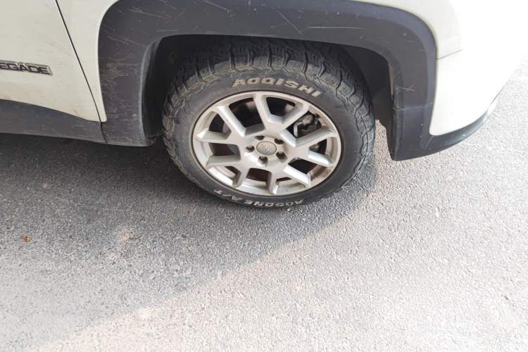 Used Jeep Renegade 2019 220T Automatic Leading Edition Right Front Wheel Hub