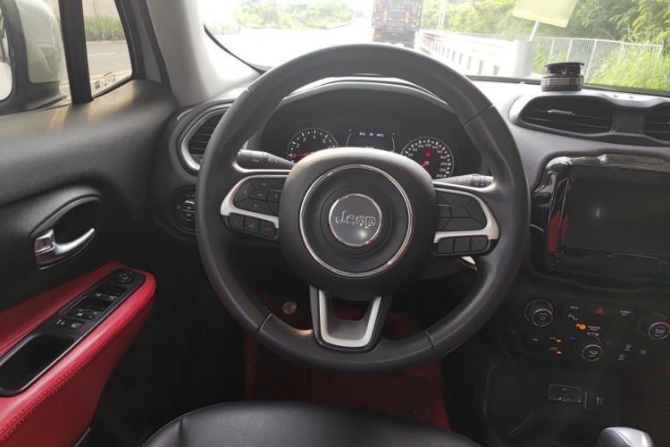 Used Jeep Renegade 2019 220T Automatic Leading Edition Steering Wheel