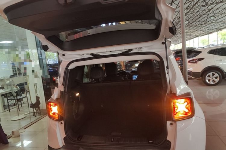 Used Jeep Renegade 2019 220T Automatic Leading Edition Trunk
