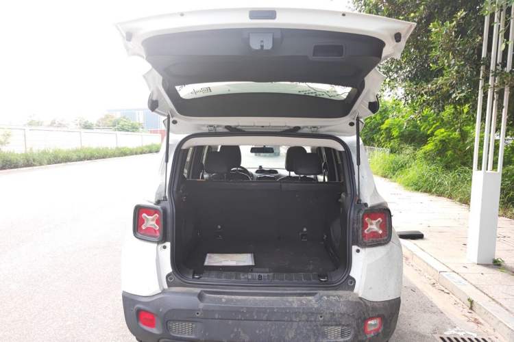 Used Jeep Renegade 2019 220T Automatic Leading Edition Trunk