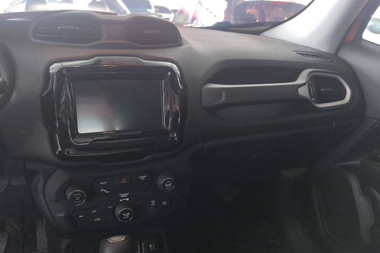 Used Jeep Renegade 2019 220T Automatic Leading Edition Audio And AC Panel