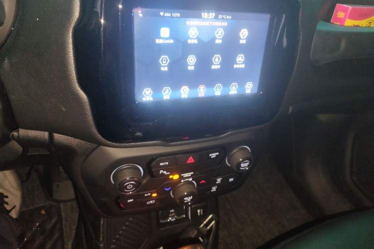 Used Jeep Renegade 2019 220T Automatic Elite Edition Audio And AC Panel
