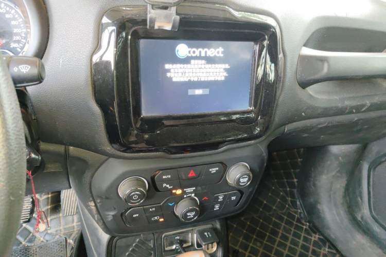 Used Jeep Renegade 2019 220T Automatic Leading Edition Audio And AC Panel