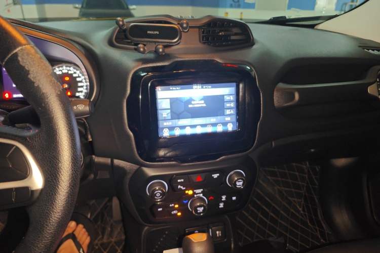 Used Jeep Renegade 2019 220T Automatic Leading Edition Audio And AC Panel