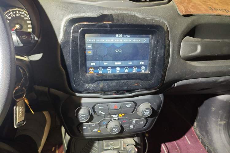 Used Jeep Renegade 2019 220T Automatic Leading Edition Audio And AC Panel