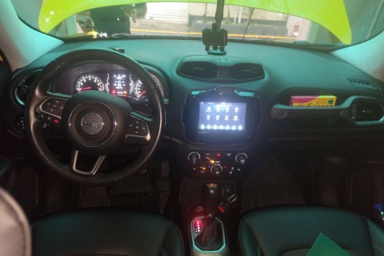 Used Jeep Renegade 2019 220T Automatic Elite Edition Center Console