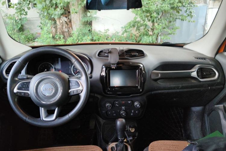 Used Jeep Renegade 2019 220T Automatic Leading Edition Center Console
