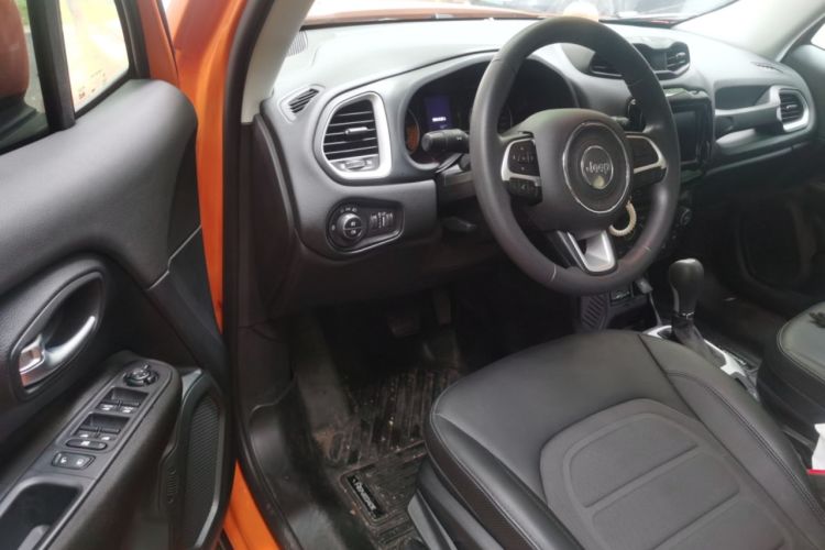 Used Jeep Renegade 2019 220T Automatic Leading Edition Driver Seat