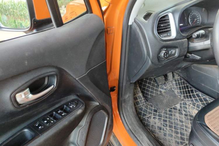 Used Jeep Renegade 2019 220T Automatic Leading Edition Driver Seat
