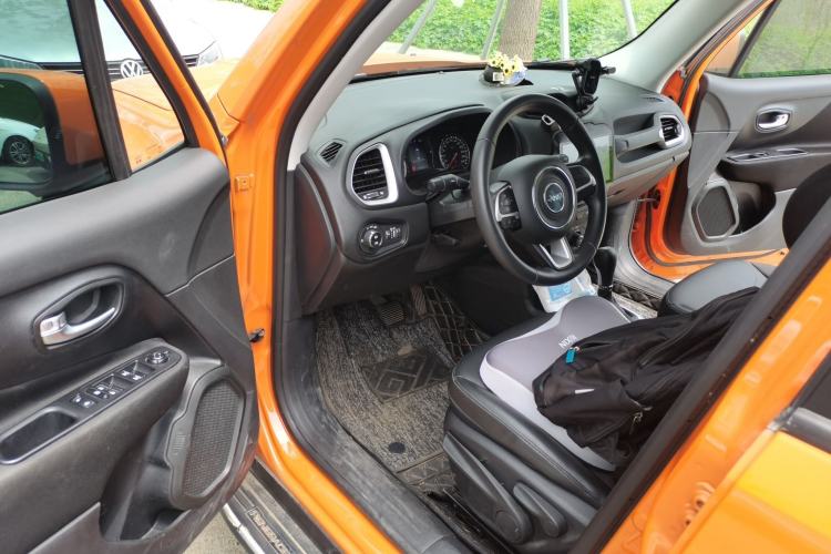 Used Jeep Renegade 2019 220T Automatic Leading Edition Driver Seat