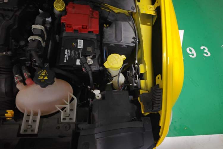 Used Jeep Renegade 2019 220T Automatic Leading Edition Engine Bay Left