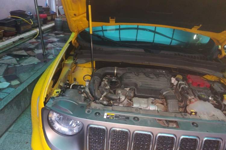 Used Jeep Renegade 2019 220T Automatic Elite Edition Engine Bay Right