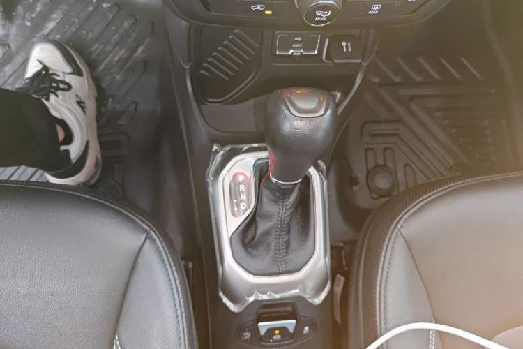 Used Jeep Renegade 2019 220T Automatic Elite Edition Gear Lever