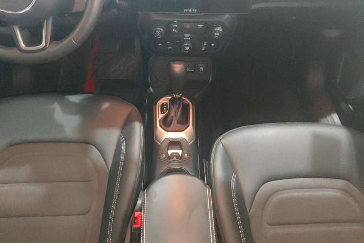 Used Jeep Renegade 2019 220T Automatic Elite Edition Gear Lever