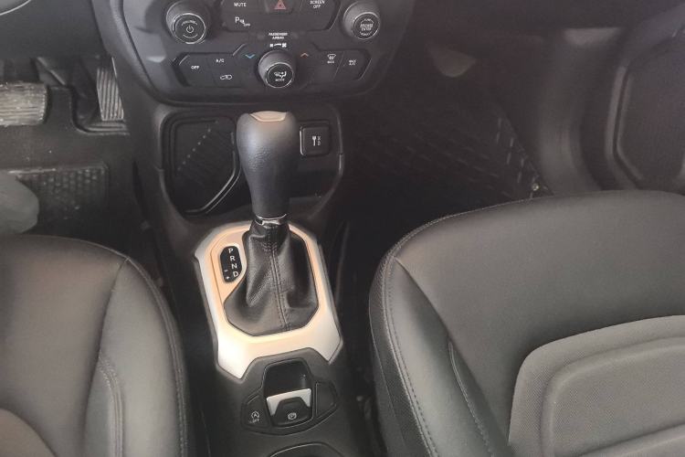 Used Jeep Renegade 2019 220T Automatic Leading Edition Gear Lever