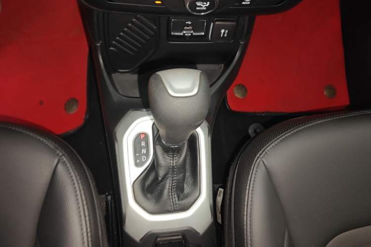 Used Jeep Renegade 2019 220T Automatic Leading Edition Gear Lever