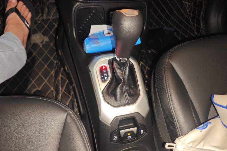 Used Jeep Renegade 2019 220T Automatic Leading Edition Gear Lever
