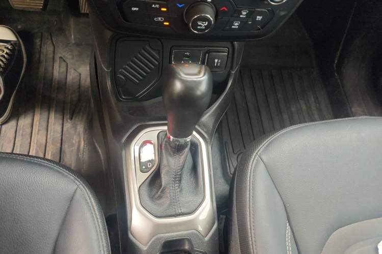 Used Jeep Renegade 2019 220T Automatic Elite Edition Gear Lever