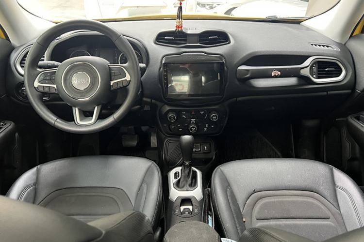 Used Jeep Renegade 2019 220T Automatic Leading Edition Interior 1