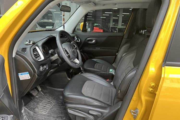 Used Jeep Renegade 2019 220T Automatic Leading Edition Interior 2