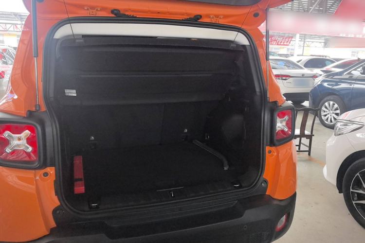 Used Jeep Renegade 2019 220T Automatic Leading Edition Interior 4