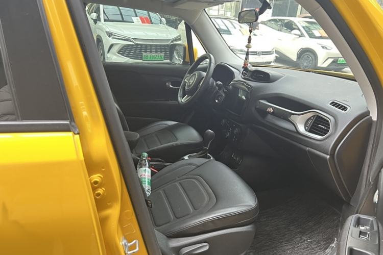 Used Jeep Renegade 2019 220T Automatic Leading Edition Interior 5